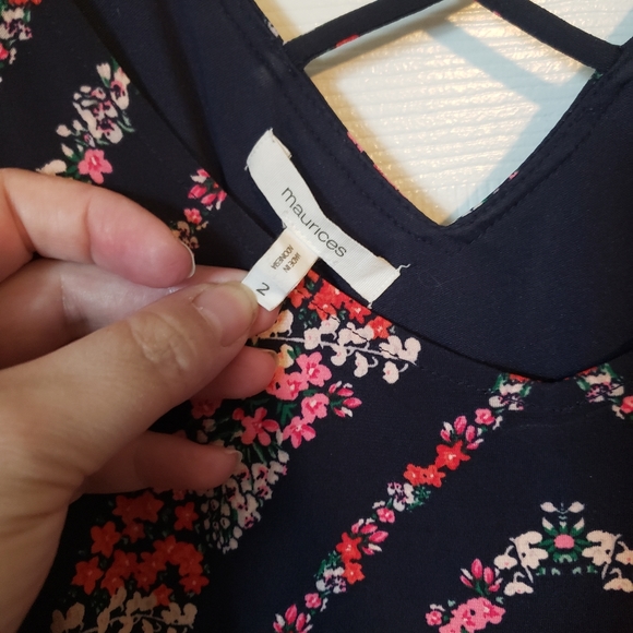 Cold shoulder dress - Picture 3 of 3